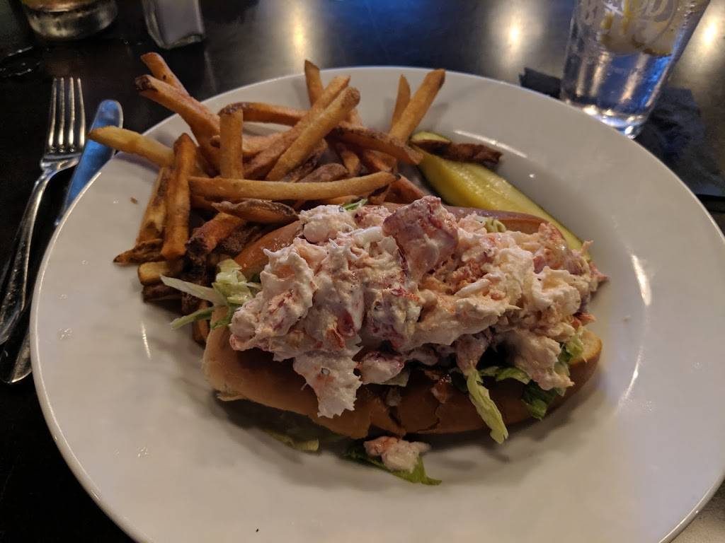 Mahoneys on main | restaurant | 59 Main St, Buzzards Bay, MA 02532, USA | 7743551928 OR +1 774-355-1928