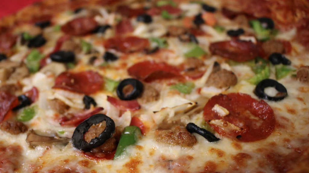 Pizza Bravo Plus | restaurant | 3014 Greenmount Ave, Baltimore, MD 21218, USA | 4104677707 OR +1 410-467-7707