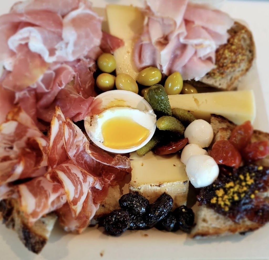 The Cellar and Pantry | restaurant | 33 SE 3rd Ave, Delray Beach, FL 33483, USA | 5612470028 OR +1 561-247-0028