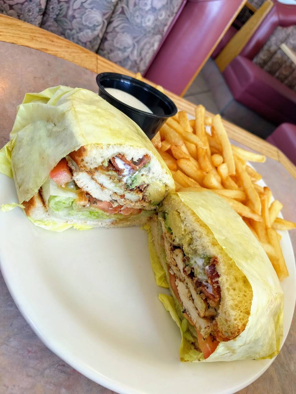 Toms 24 Famous Family Restaurant | restaurant | 1110 Sycamore Ave, Vista, CA 92081, USA | 7607274077 OR +1 760-727-4077