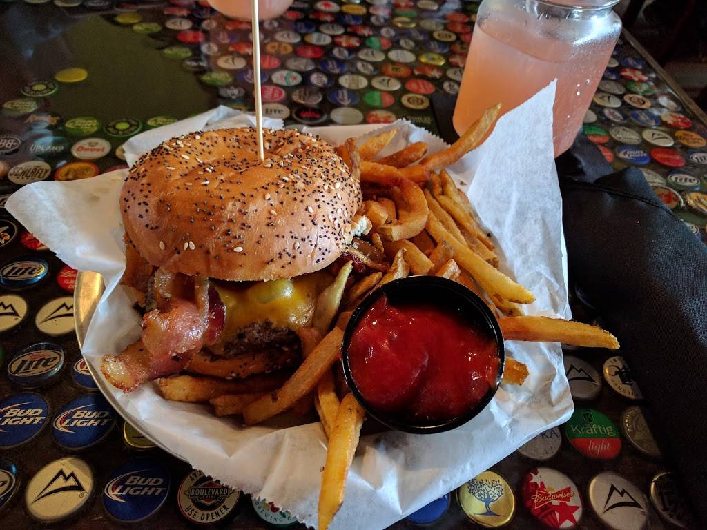 Mary Jane Burgers & Brew | restaurant | 102 N Jackson St, Perryville, MO 63775, USA | 5735476279 OR +1 573-547-6279