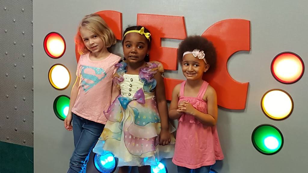 Chuck E. Cheese | restaurant | 1025 Burnsville Center, Burnsville, MN 55306, USA | 9528927786 OR +1 952-892-7786