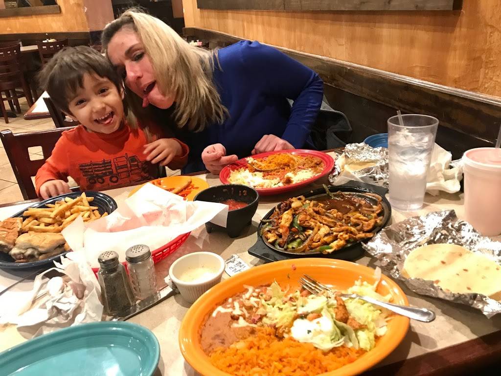 La Parrilla Mexican Grill | restaurant | 2100 Power Plant Pkwy, Hampton, VA 23666, USA | 7578250007 OR +1 757-825-0007