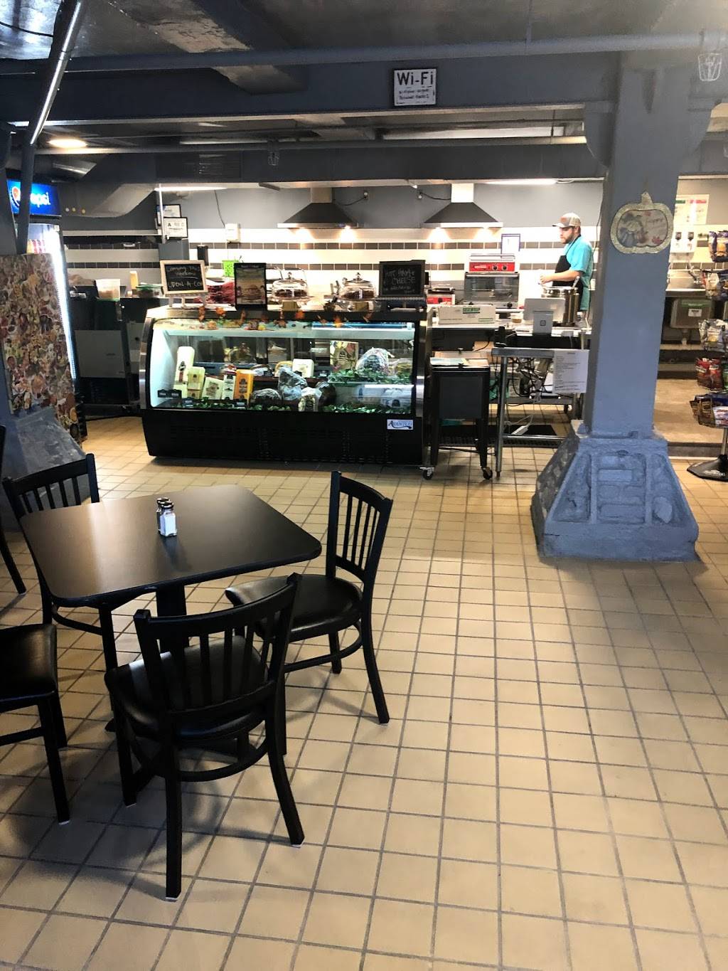 Humble Knuckles Tap & Deli | restaurant | 101 E Church St, Tarboro, NC 27886, USA | 2525635638 OR +1 252-563-5638