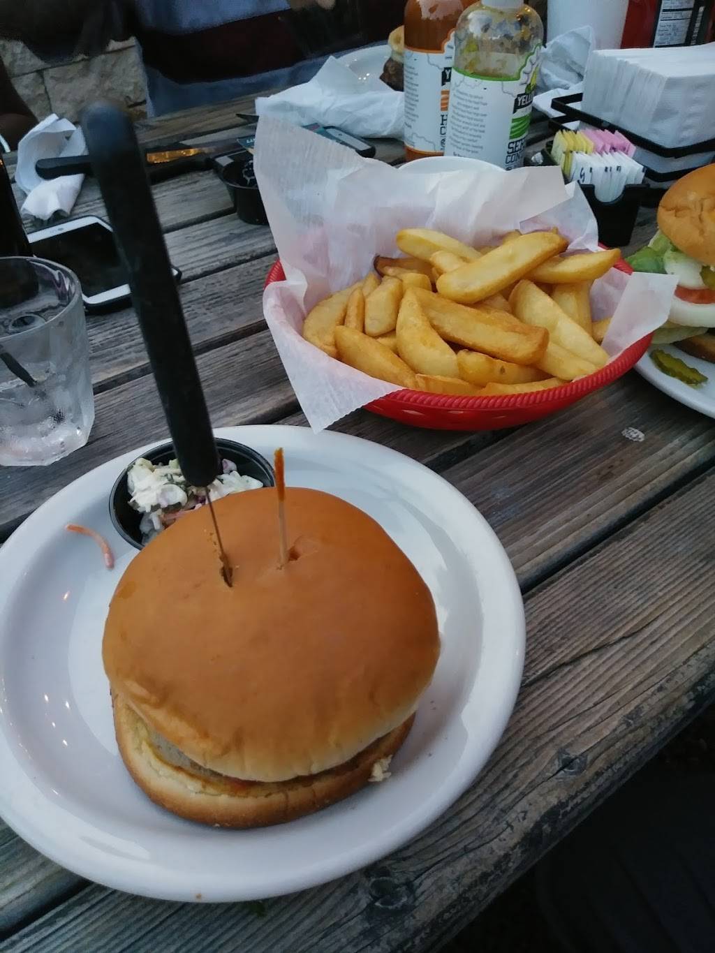 Rusty Cannon Pub | restaurant | 730 W Stassney Ln #120, Austin, TX 78745, USA | 5124945271 OR +1 512-494-5271