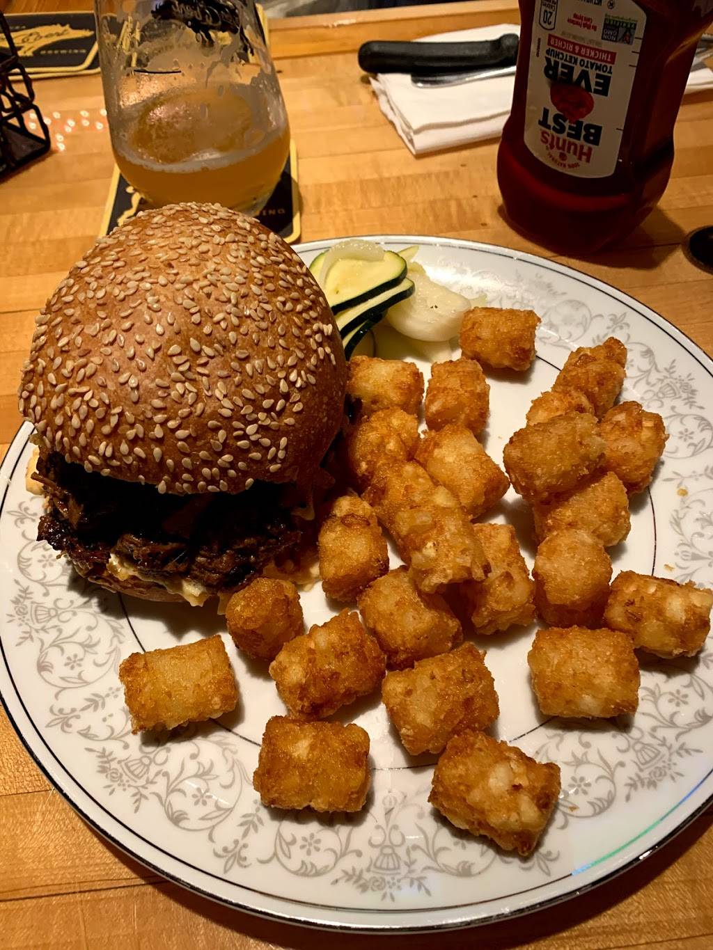 Von Ebert Brewing Glendoveer | restaurant | 14021 NE Glisan St, Portland, OR 97230, USA | 5038788708 OR +1 503-878-8708