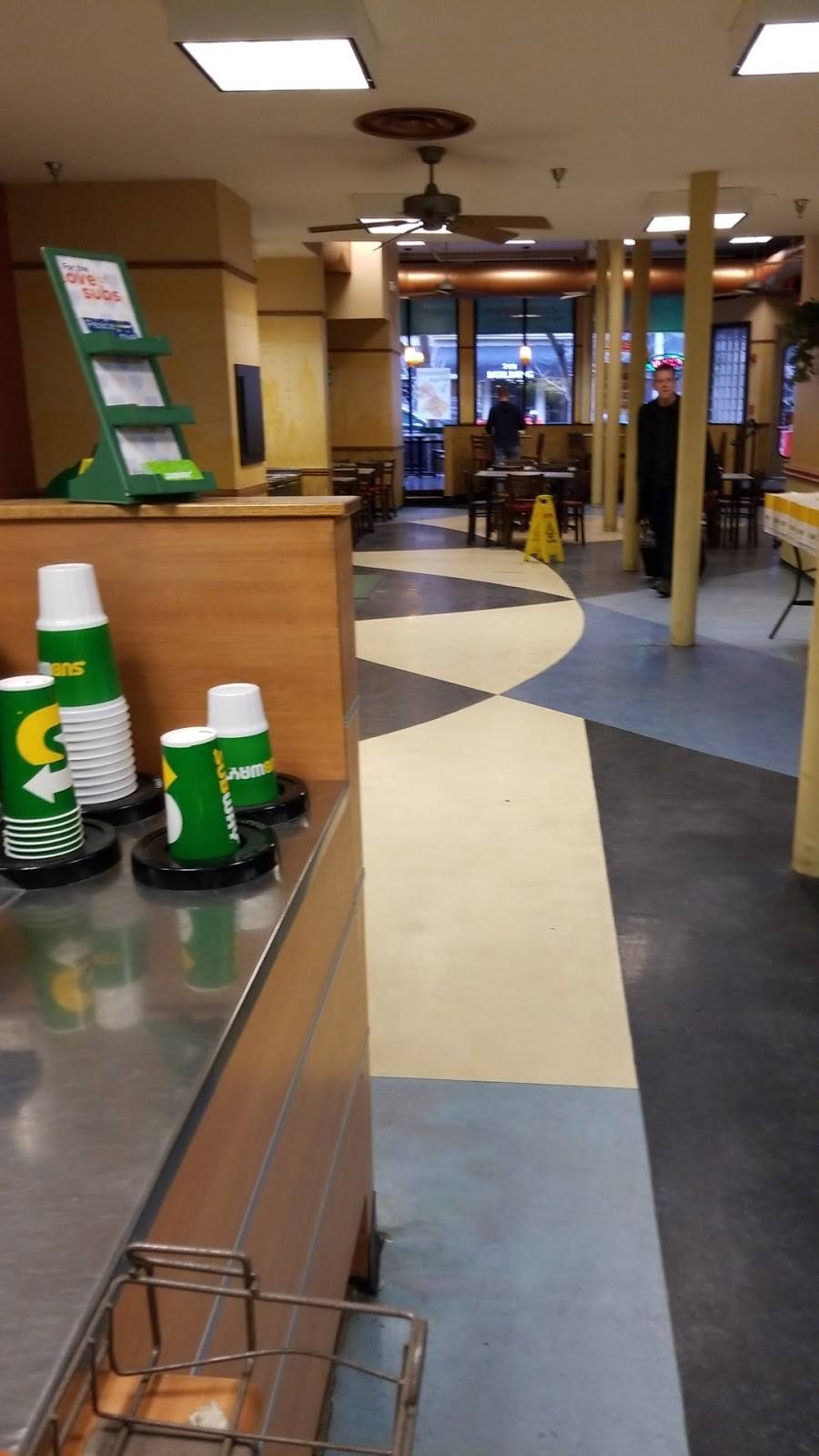 Subway | restaurant | 725 W Main St, Louisville, KY 40202, USA | 5026253002 OR +1 502-625-3002