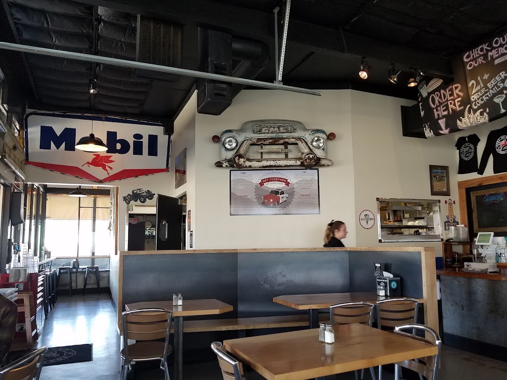 Pump House Burgers & Brews | restaurant | 102 Talent Ave, Talent, OR 97540, USA | 5418970060 OR +1 541-897-0060