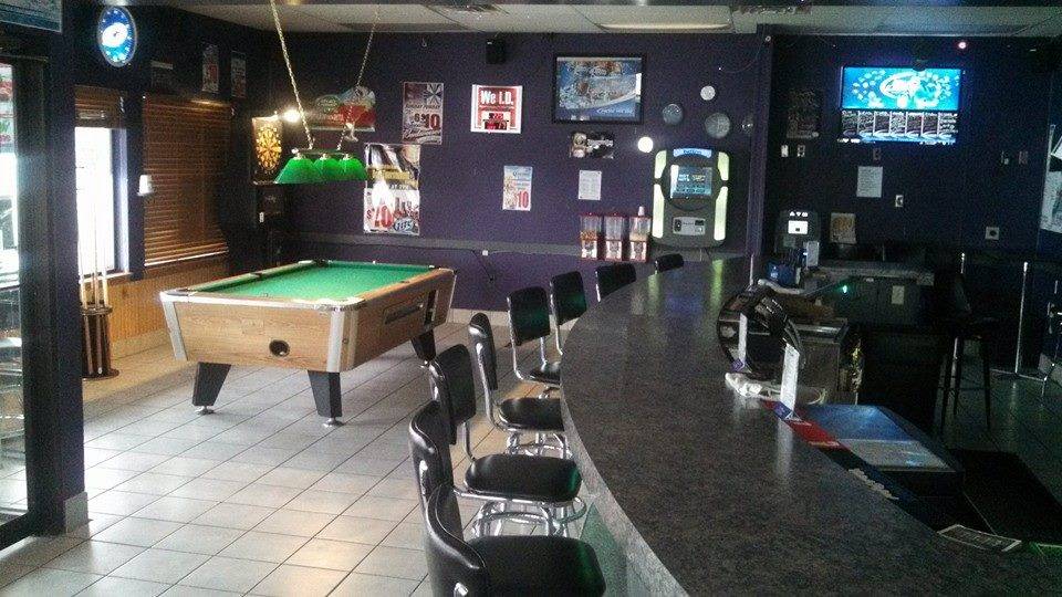 The Strip Bar & Grill | restaurant | 2090 W 9th Ave, Oshkosh, WI 54904, USA | 9202352966 OR +1 920-235-2966