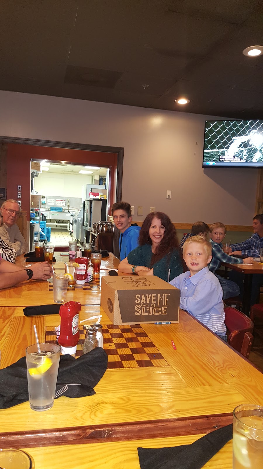 Augustas Sports Grill | restaurant | 609 Graham St SW, Cullman, AL 35055, USA | 2567759445 OR +1 256-775-9445