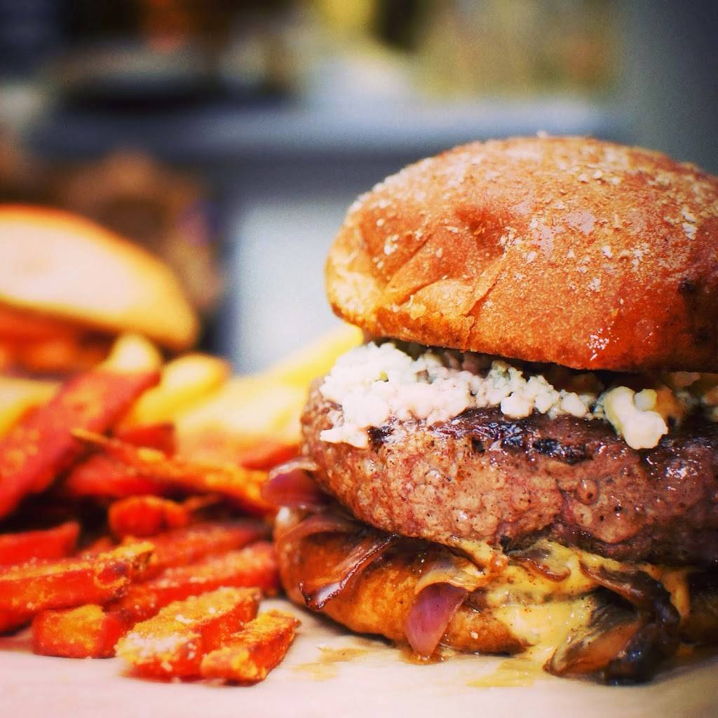 Moxie Burger | restaurant | 555 S Atlanta St, Roswell, GA 30075, USA | 6788784411 OR +1 678-878-4411