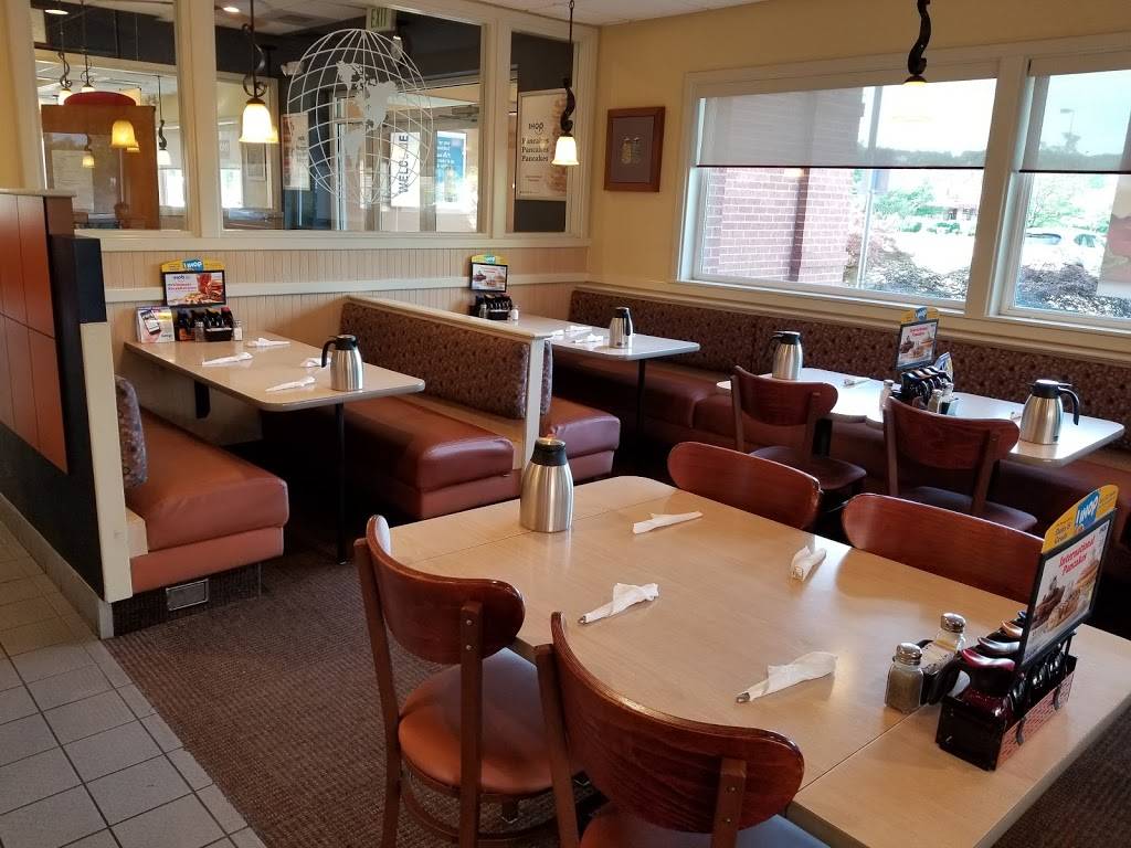 IHOP | bakery | 4 McBride and Son Center Dr, Chesterfield, MO 63005, USA | 6365366905 OR +1 636-536-6905