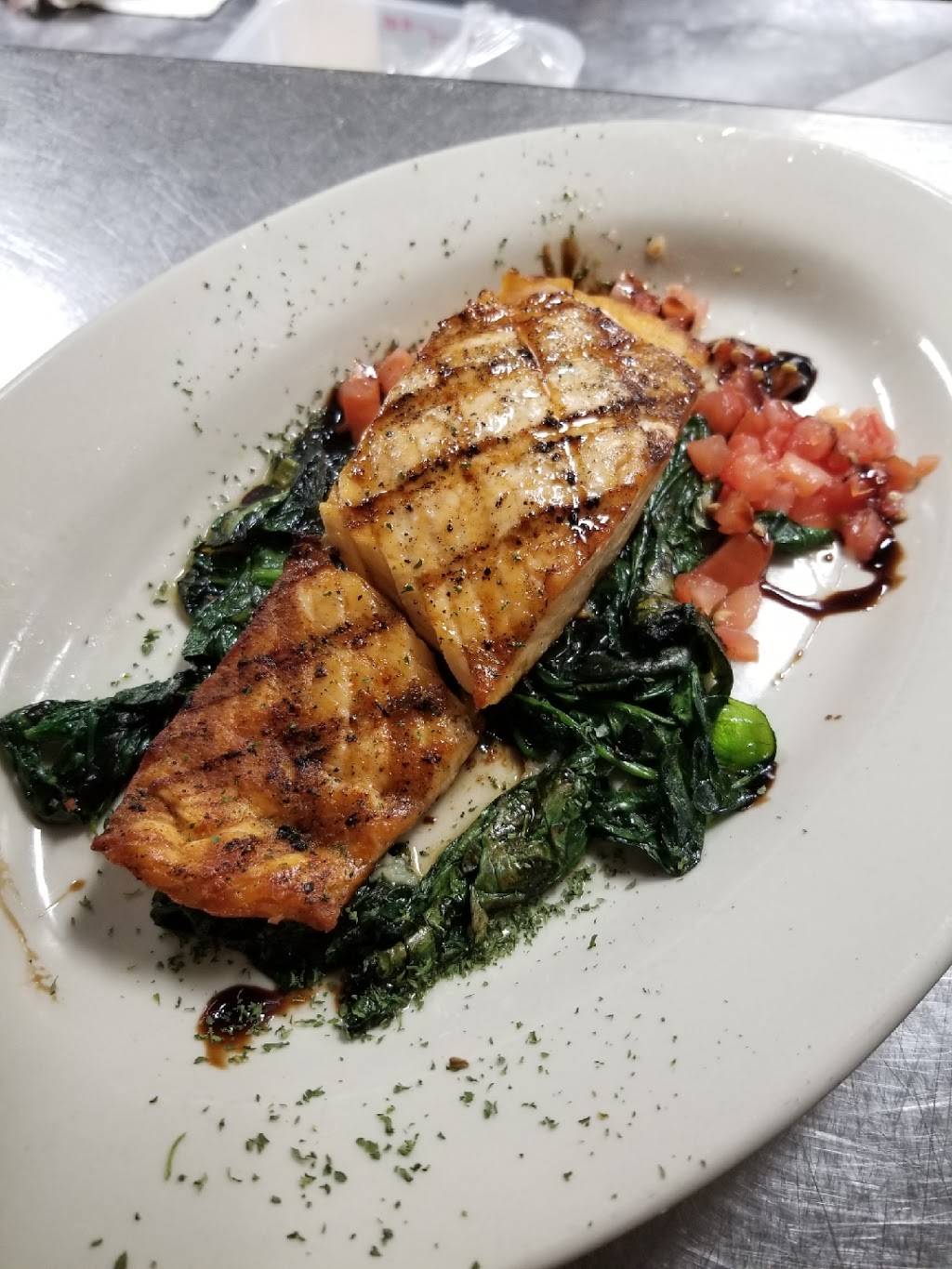 Lucianos Restaurant | restaurant | 1212 Long Run Rd, White Oak, PA 15131, USA | 4126727428 OR +1 412-672-7428