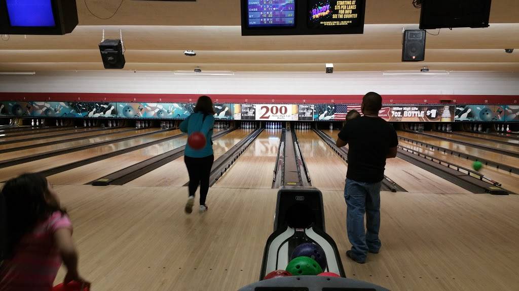 Town Hall Bowl and Banquet | restaurant | 5025 W 25th St, Cicero, IL 60804, USA | 7088630300 OR +1 708-863-0300