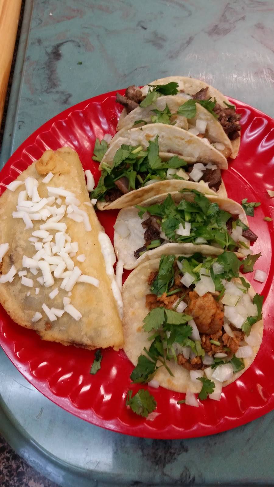 La Estrella Mini Market | restaurant | 602 E McKinney St, Denton, TX 76209, USA | 9405663405 OR +1 940-566-3405