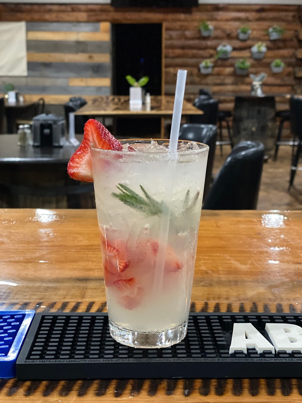 The Outpost Bar and Grill | restaurant | 380 Pequawket Trail, Standish, ME 04084, USA | 2076484168 OR +1 207-648-4168