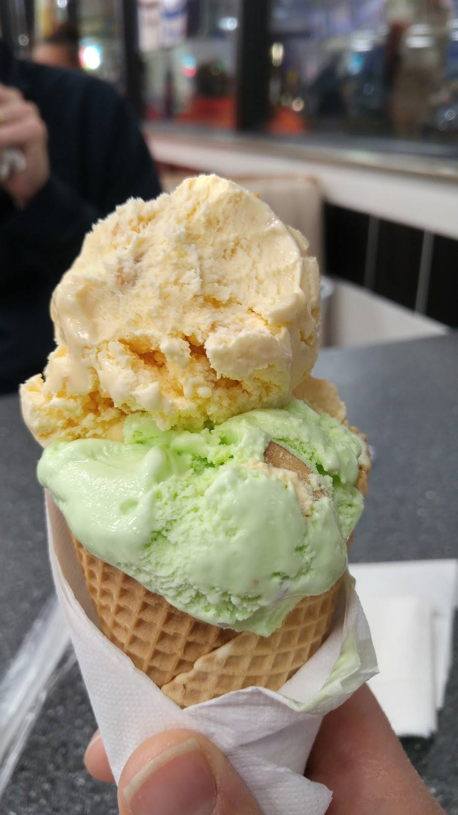 Braums Ice Cream & Burger Restaurant | restaurant | 2410 S Rangeline Rd, Joplin, MO 64801, USA | 4176240888 OR +1 417-624-0888