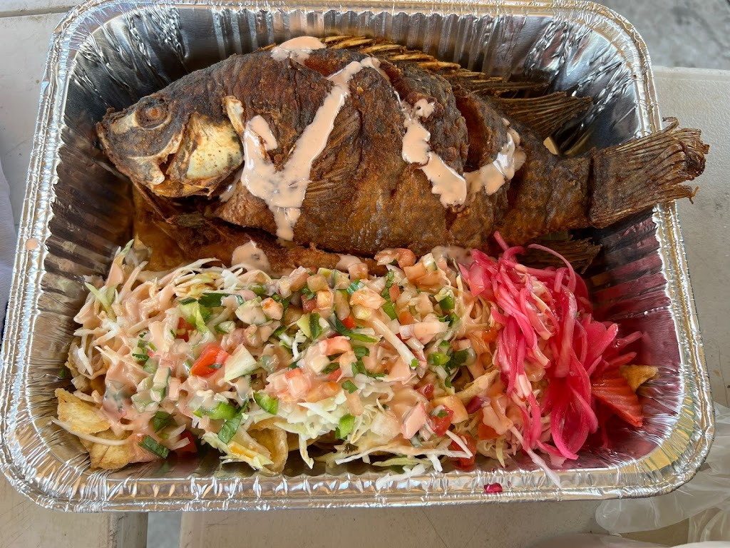 Antojitos la paisana | restaurant | 1700 W 69th St, Chicago, IL 60636, USA | 7739160120 OR +1 773-916-0120