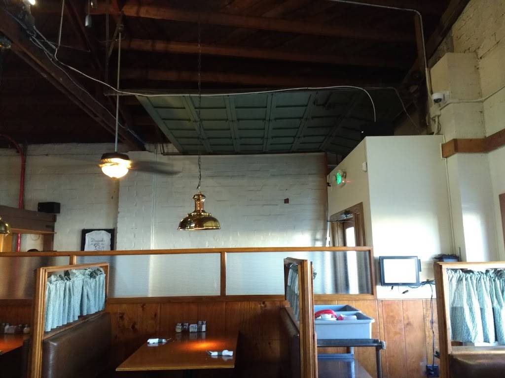 Dominicks Italian Restaurant | meal delivery | 477 N Oxnard Blvd, Oxnard, CA 93030, USA | 8054837933 OR +1 805-483-7933