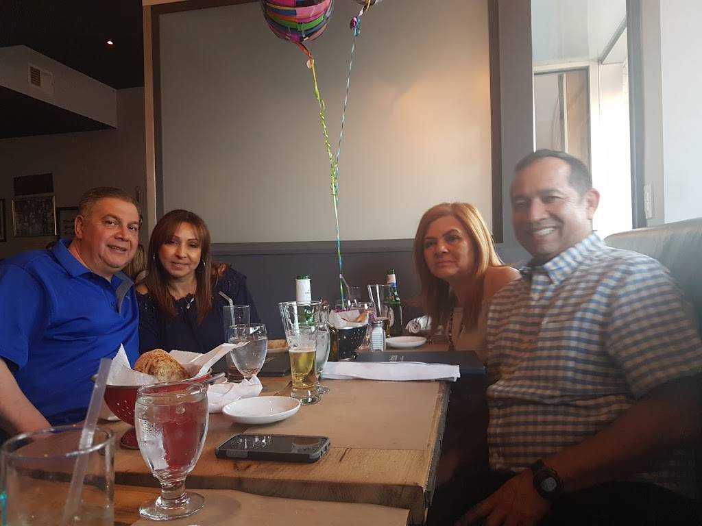 Anna Marias Restaurant | restaurant | 18 Chatsworth Ave, Larchmont, NY 10538, USA | 9148330555 OR +1 914-833-0555