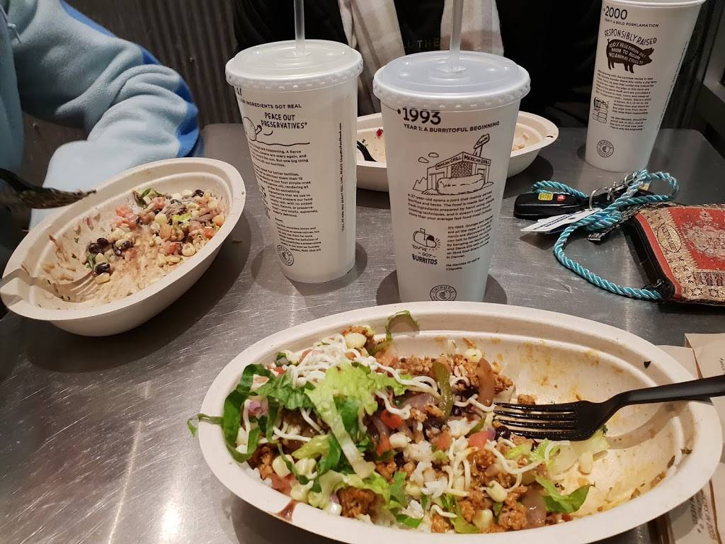 Chipotle Mexican Grill | restaurant | 966 Farmington Ave, West Hartford, CT 06107, USA | 8605868281 OR +1 860-586-8281