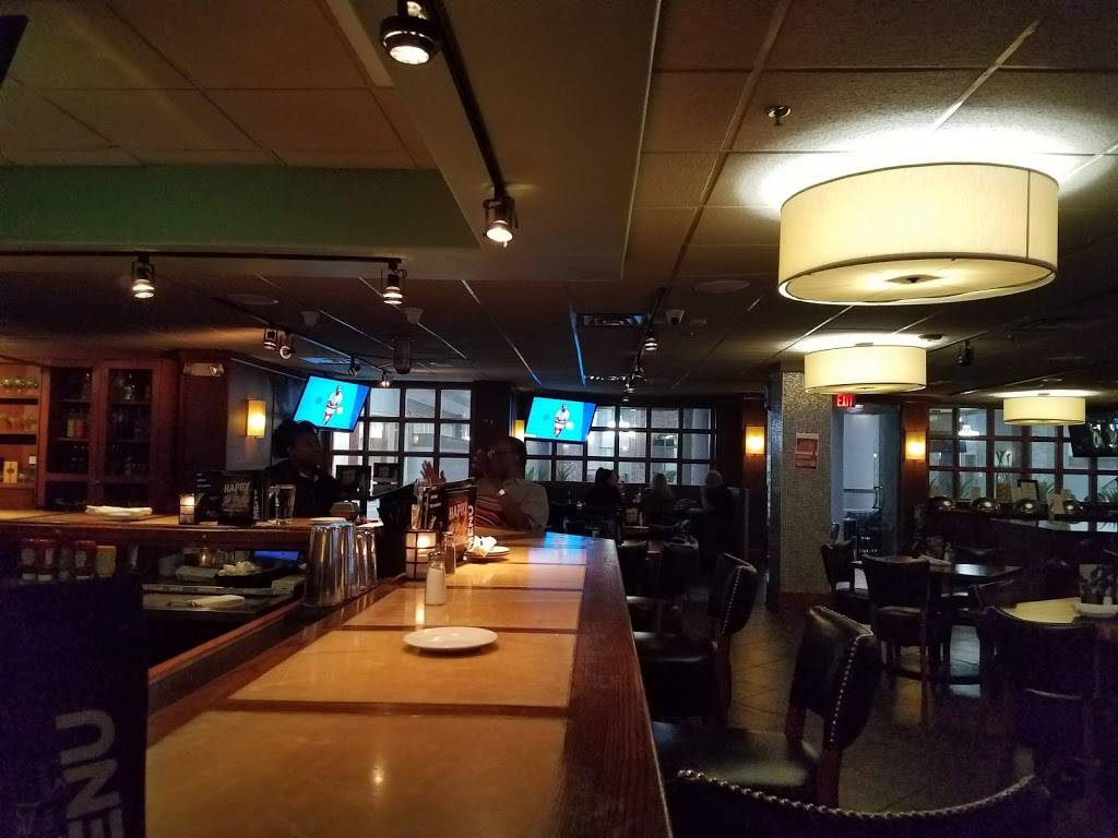 Bar Louie - Skokie Holiday Inn North Shore | night club | 5300 W Touhy Ave, Skokie, IL 60077, USA | 8477633056 OR +1 847-763-3056