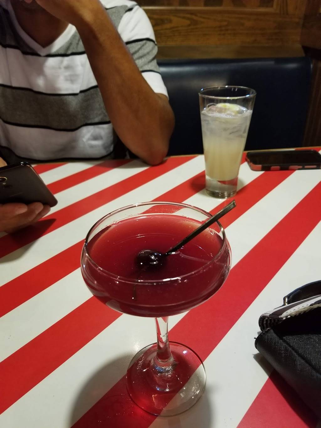 TGI Fridays | restaurant | 29 NE Interstate 410 Loop, San Antonio, TX 78216, USA | 2103773333 OR +1 210-377-3333