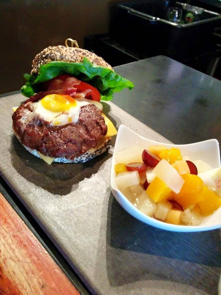 Resto Bistro LEntracte | restaurant | 247 Rue Lindsay, Drummondville, QC J2C 1P2, Canada | 8194774097 OR +1 819-477-4097