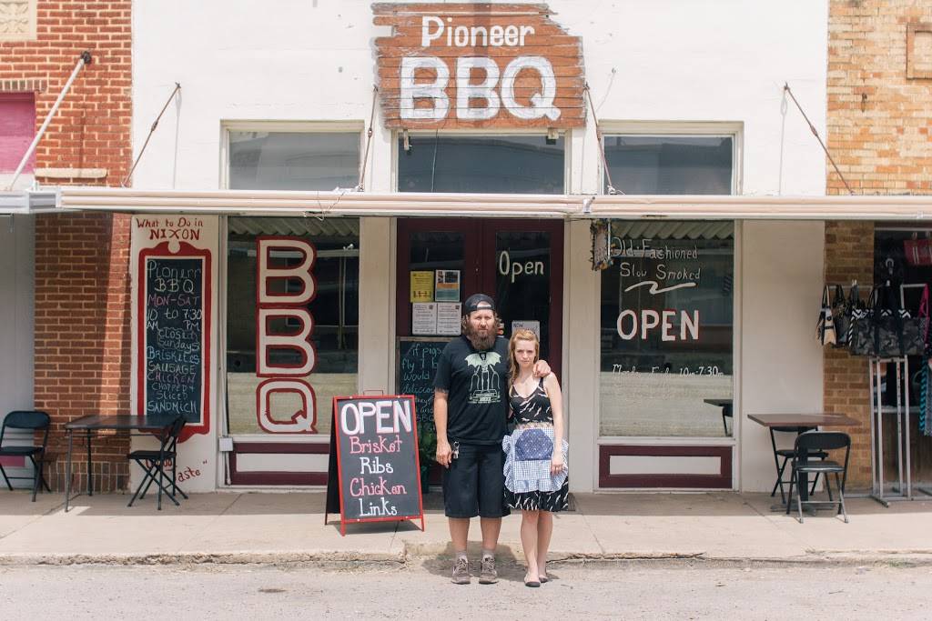 Pioneer BBQ | restaurant | 213 N Nixon Ave, Nixon, TX 78140, USA | 5127813005 OR +1 512-781-3005