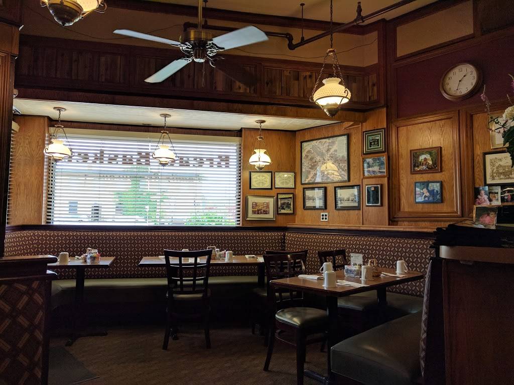 Bread Basket Restaurant | restaurant | 131 Park Ave, Barrington, IL 60010, USA | 8473823099 OR +1 847-382-3099