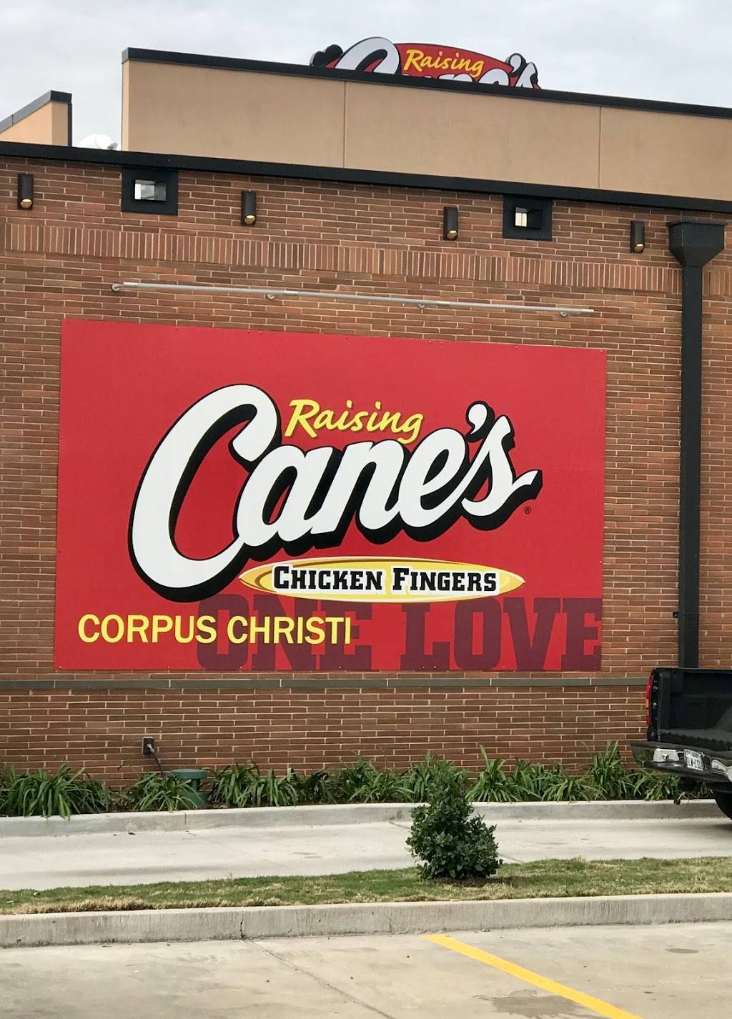 Raising Canes Chicken Fingers | meal takeaway | 5425 S Padre Island Dr Lot 138, Corpus Christi, TX 78411, USA | 3619060838 OR +1 361-906-0838