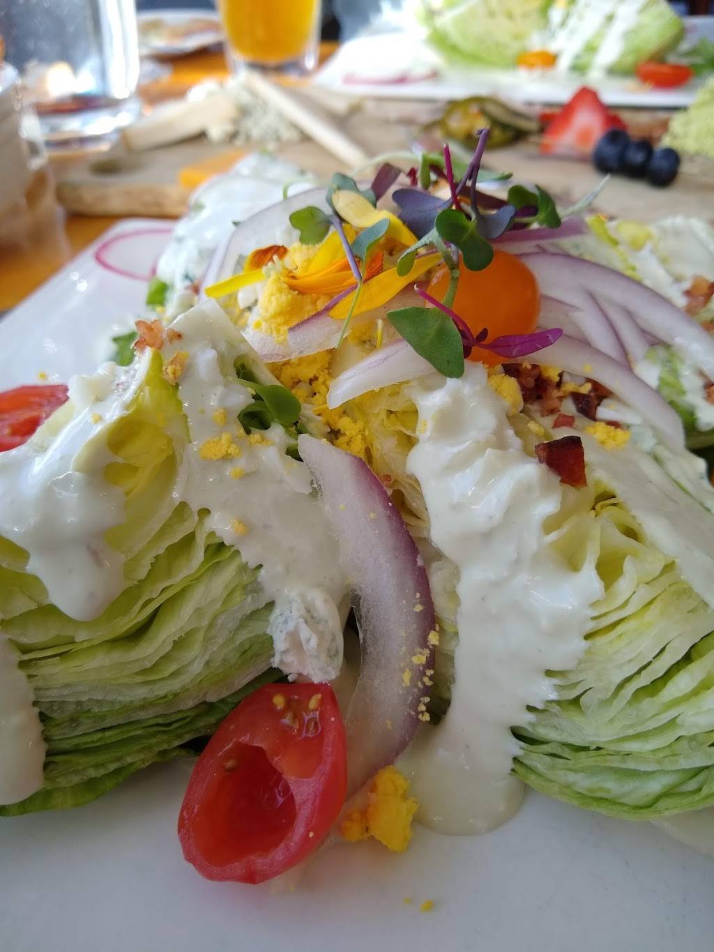 Sandy Point Beach House | restaurant | 7175 Lake Shore Dr, West Olive, MI 49460, USA | 6167968210 OR +1 616-796-8210