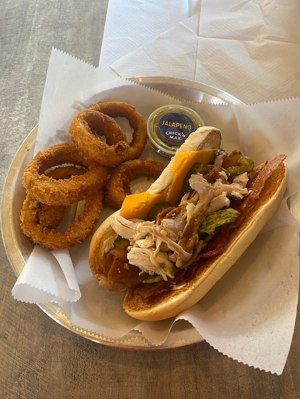 Chick N Max | restaurant | 8977 W Central Ave, Wichita, KS 67212, USA | 3162601188 OR +1 316-260-1188