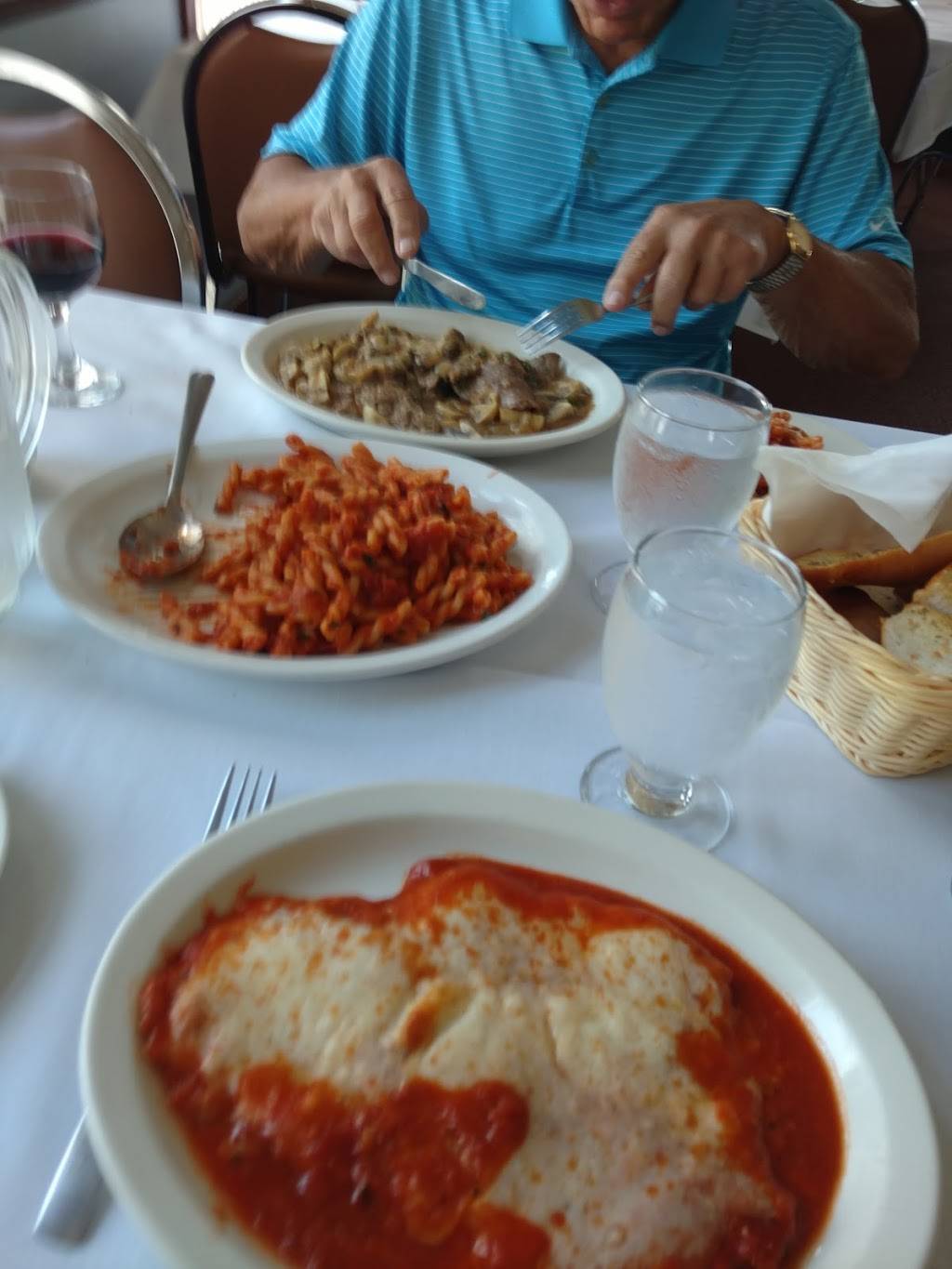 Ficaras | restaurant | 577 Franklin Ave, Hartford, CT 06114, USA | 8602963238 OR +1 860-296-3238