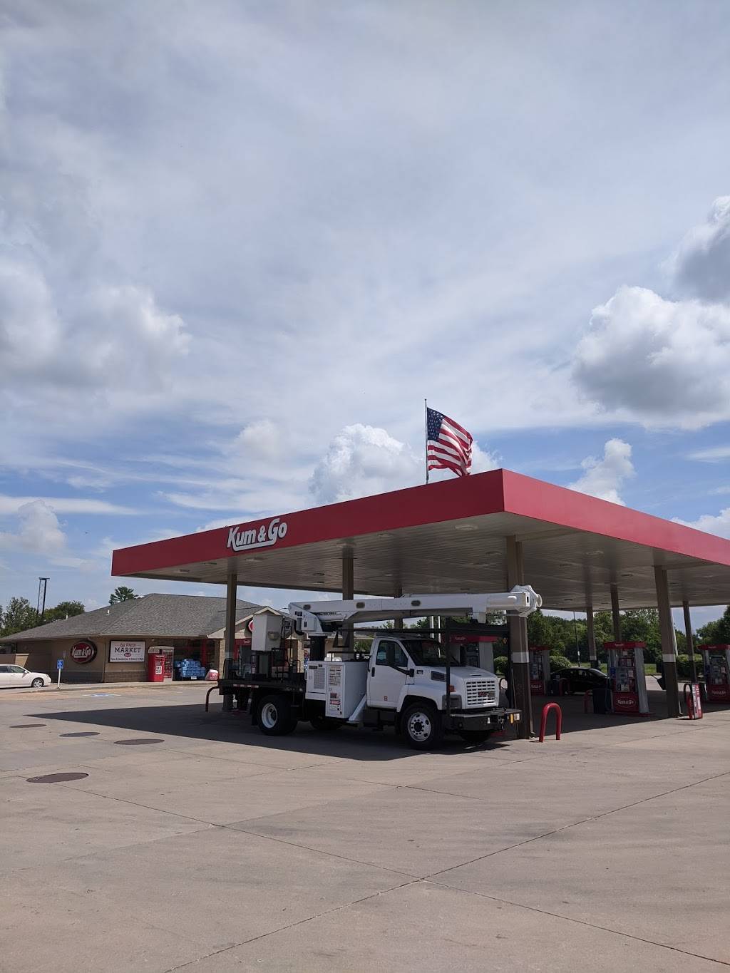 Kum & Go | meal takeaway | 1203 Guthrie St, De Soto, IA 50069, USA | 5158342500 OR +1 515-834-2500