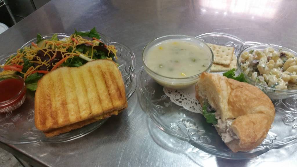 LaTeaDa Tea Room & Gift Shop | restaurant | 1100 S Madison St, Clinton, IL 61727, USA | 2179358855 OR +1 217-935-8855