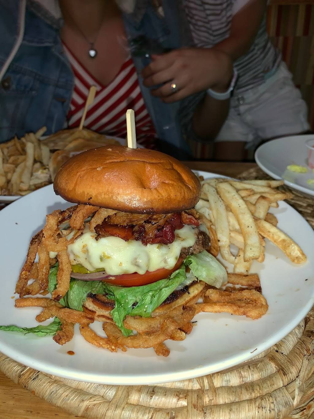 Applebees Grill + Bar | restaurant | 20405 S Dixie Hwy, Miami, FL 33189, USA | 7862939406 OR +1 786-293-9406