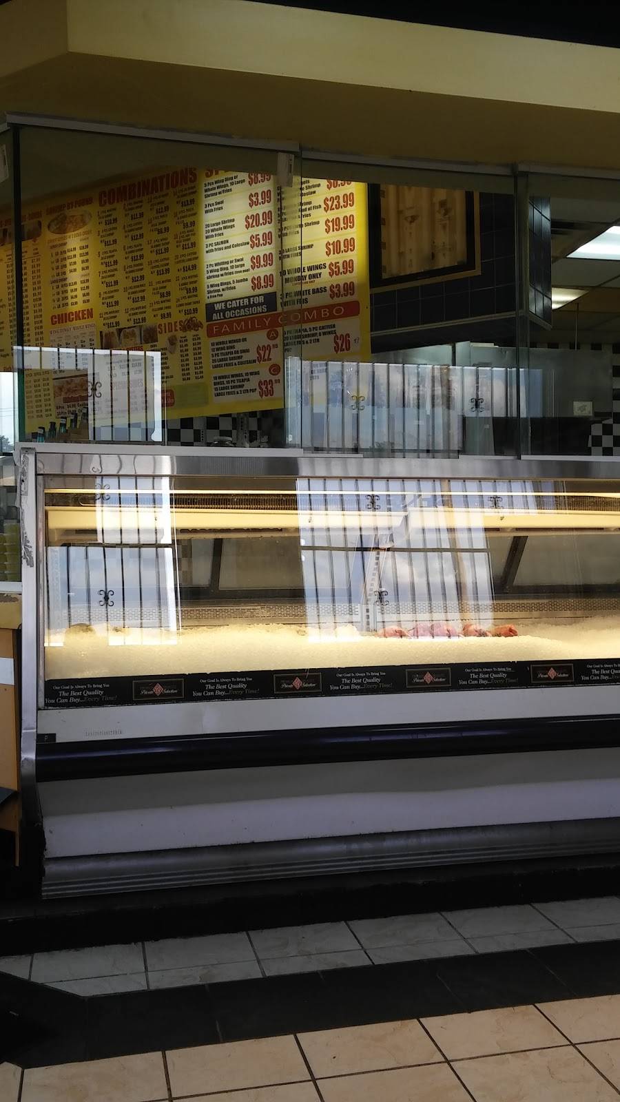 Royal Fish & Chicken Inc | restaurant | 11429 Seven Mile E, Detroit, MI 48234, USA | 3135277777 OR +1 313-527-7777