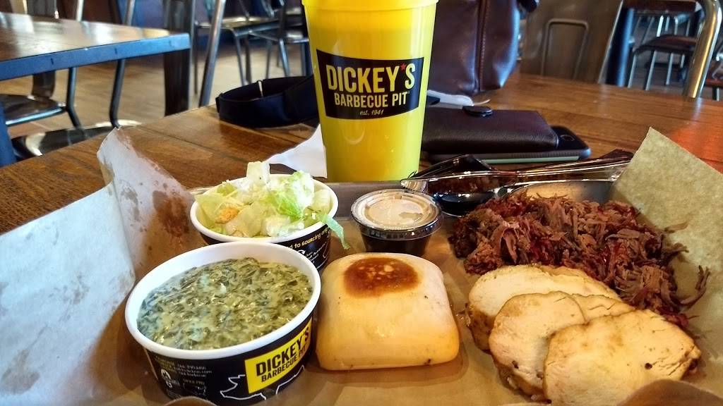 Dickeys Barbecue Pit | restaurant | 58709 Twentynine Palms Highway, Yucca Valley, CA 92284, USA | 7602051310 OR +1 760-205-1310