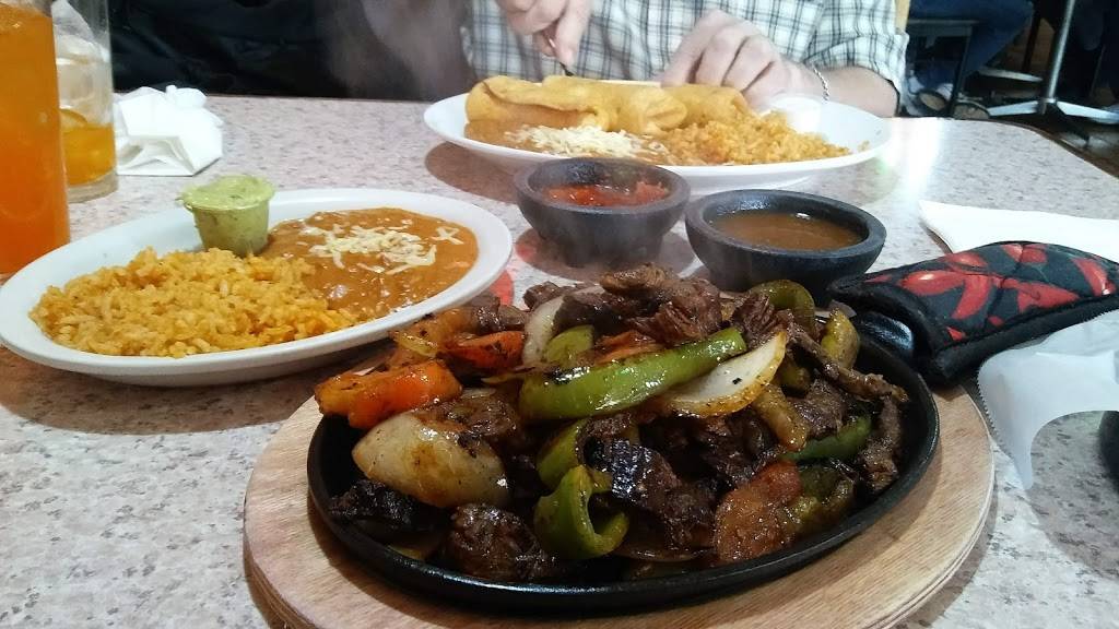 Lalas Place | restaurant | 3470 E Layton Ave, Cudahy, WI 53110, USA | 4147444417 OR +1 414-744-4417