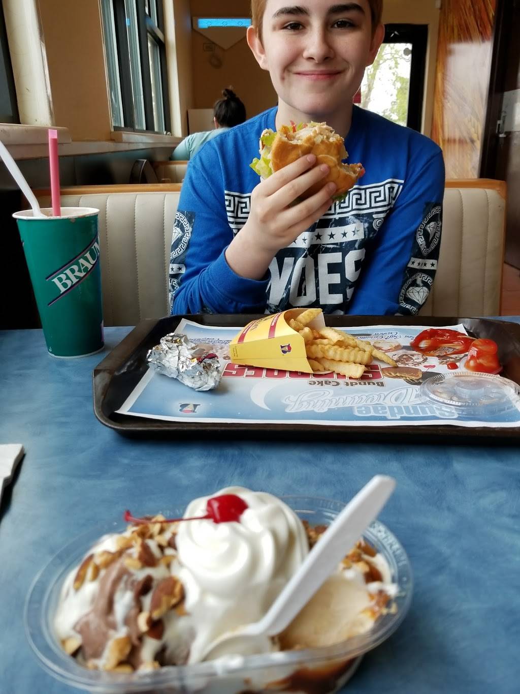 Braums Ice Cream & Burger Restaurant | restaurant | 4101 NW 39th St, Oklahoma City, OK 73112, USA | 4059481010 OR +1 405-948-1010