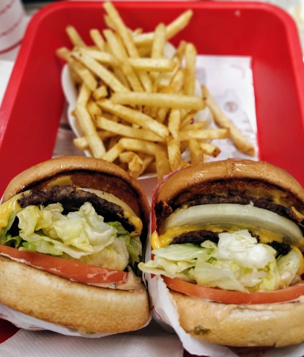 In-N-Out Burger | restaurant | 600 N Sepulveda Blvd, Los Angeles, CA 90045, USA | 8007861000 OR +1 800-786-1000