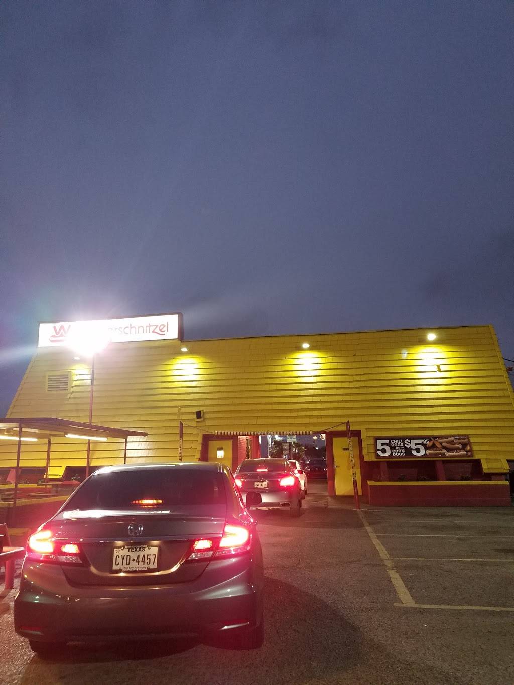 Wienerschnitzel | restaurant | 3555 S Padre Island Dr, Corpus Christi, TX 78415, USA | 3618556821 OR +1 361-855-6821