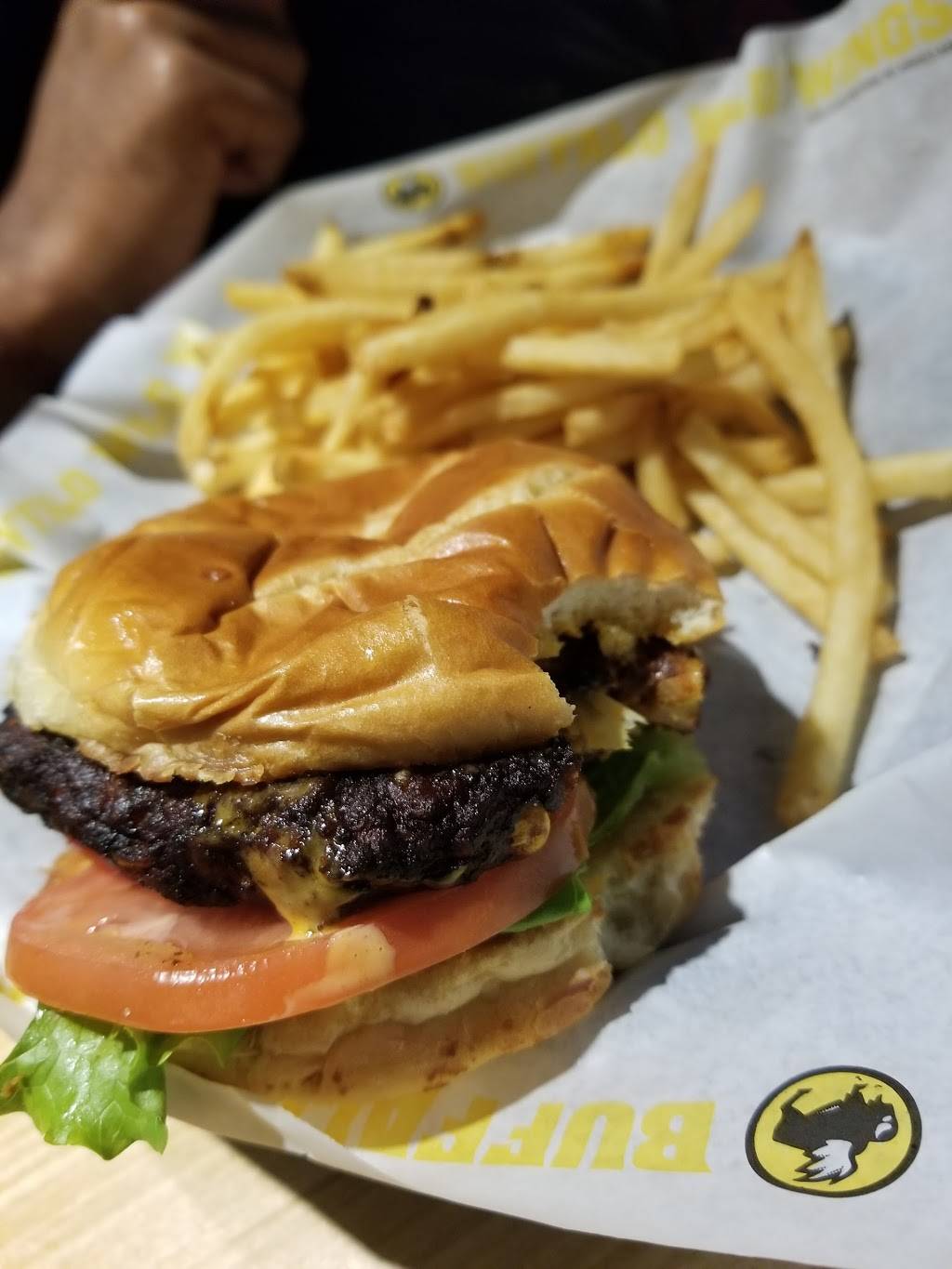 Buffalo Wild Wings | restaurant | 625 US 1 South, Iselin, NJ 08830, USA | 7322185385 OR +1 732-218-5385