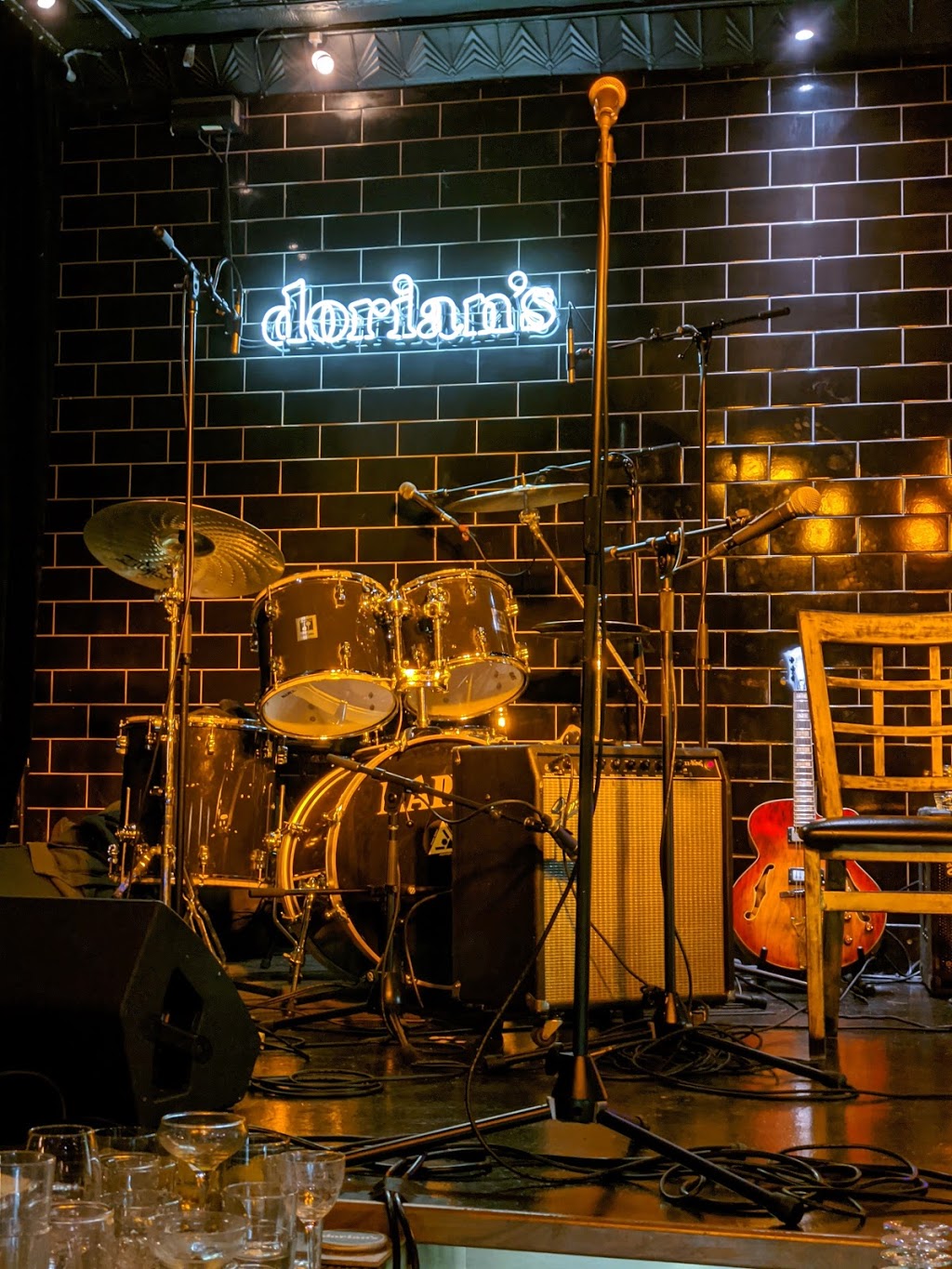 Dorian’s | restaurant | 1939 W North Ave, Chicago, IL 60622, USA | 7736879824 OR +1 773-687-9824