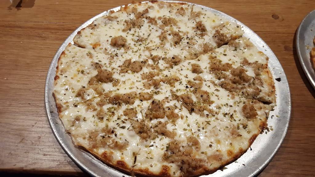 Westwoods Lodge Pub & Grill | restaurant | 2406 W Jefferson St, Springfield, IL 62702, USA | 2176989256 OR +1 217-698-9256