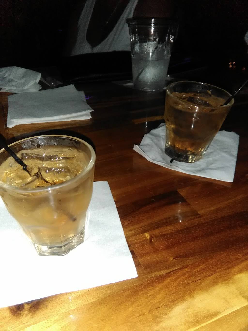 4 Seasons Bar & Grill | restaurant | 719 5th Ave N, Birmingham, AL 35203, USA | 2055667552 OR +1 205-566-7552