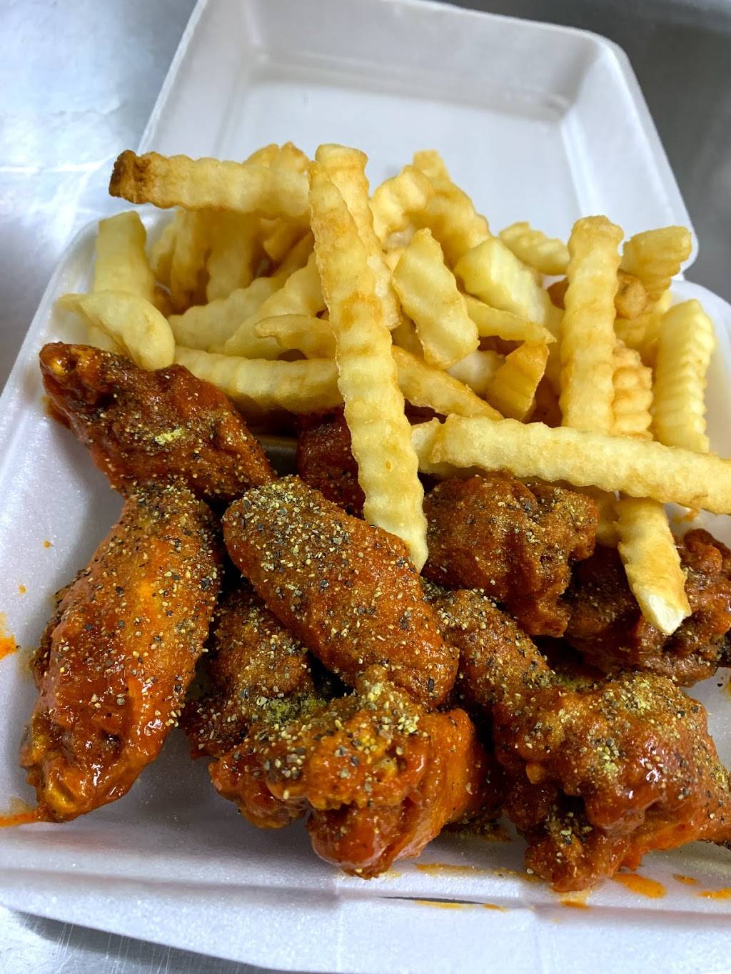 Americas Best Wings | restaurant | 4333 Gannon Ln #113, Dallas, TX 75237, USA | 9729134888 OR +1 972-913-4888