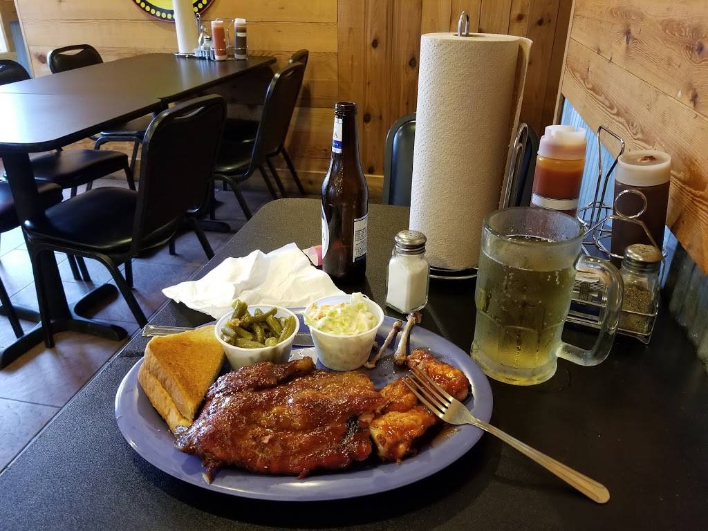 Backyard BBQ | restaurant | 220 N Haughton Hwy, Greenup, IL 62428, USA | 2179235100 OR +1 217-923-5100