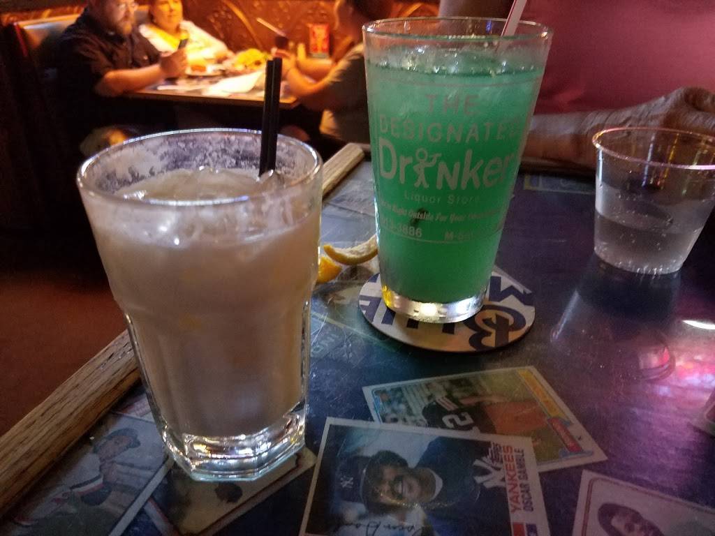 Quincys Bar & Grill | restaurant | 2047 N West St, Wichita, KS 67203, USA | 3169428200 OR +1 316-942-8200